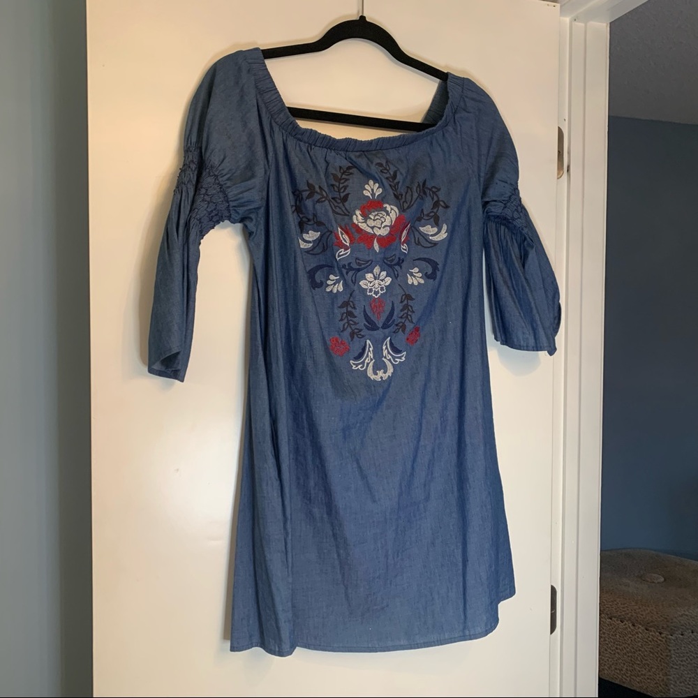 Adorable and flirty chambray off the shoulder embroidered dress. Size M